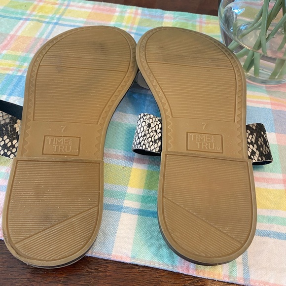 White and Snake Skin faux Sandals - Picture 4 of 4